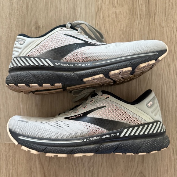 Brooks Shoes Womens 8
Adrenaline GTS 22 Running Comfort Cushion Gray Pink
Black - Picture 1 of 7